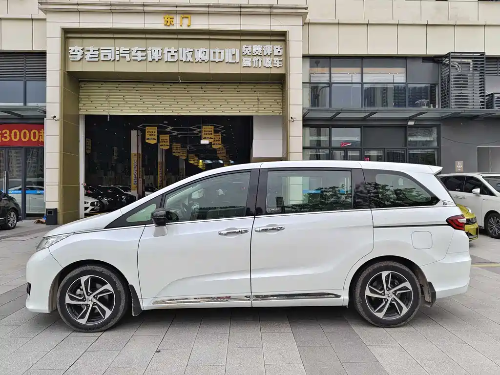 Honda Odyssey 2018 — фото 3
