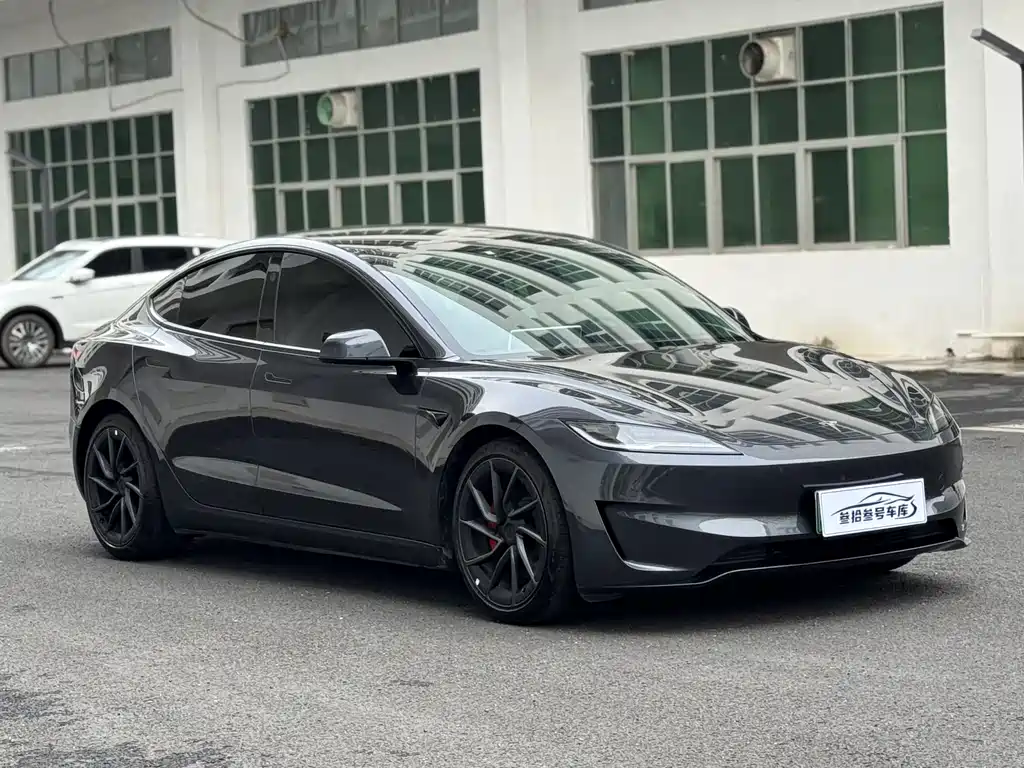 Tesla Model 3 2025 — фото 3