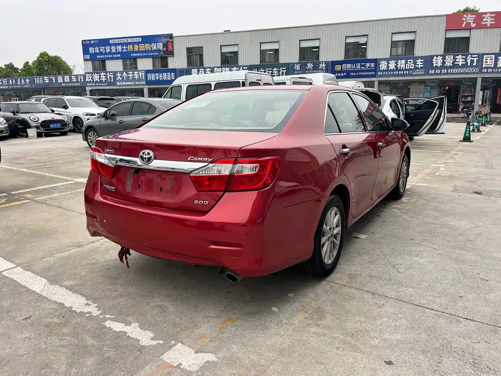 Toyota Camry 2013 — фото 12