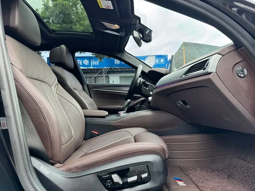 BMW 5 Series 2022 — фото 14