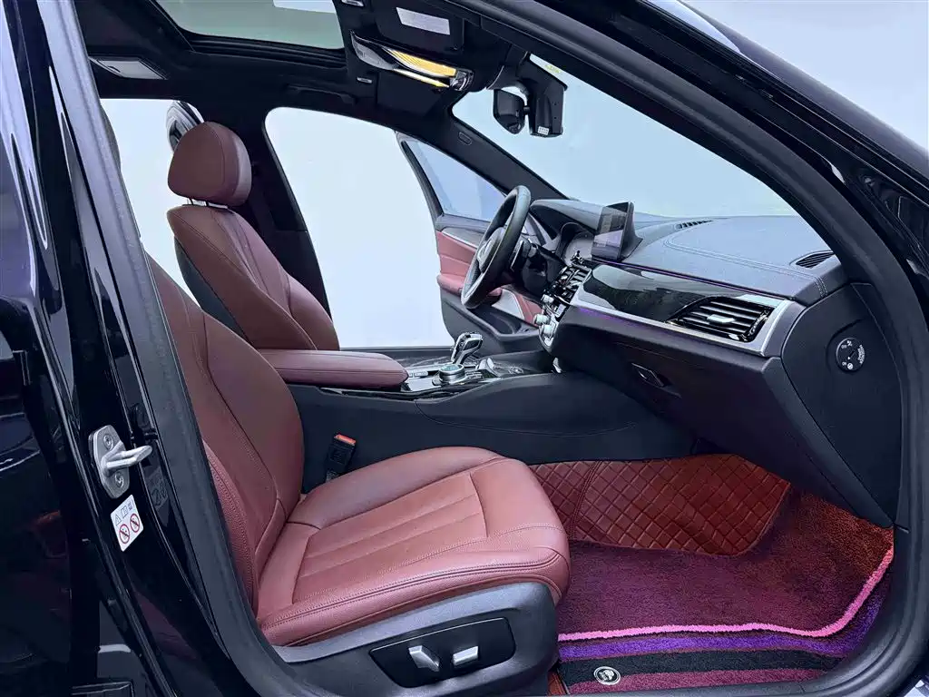 BMW 5 Series 2020 — фото 10