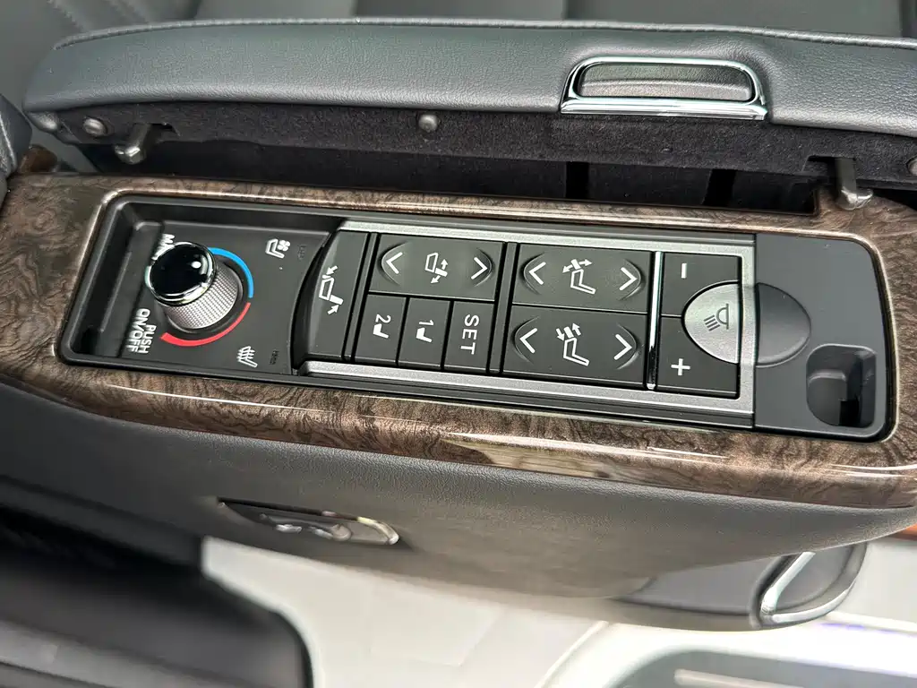 Toyota Alphard 2020 — фото 15