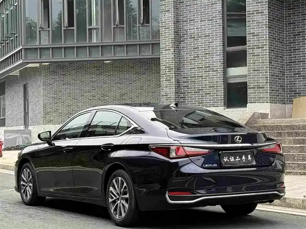 Lexus ES 2022