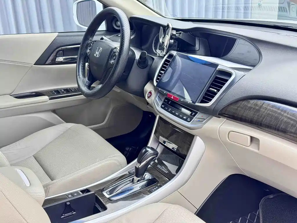 Honda Accord 2014 — фото 9