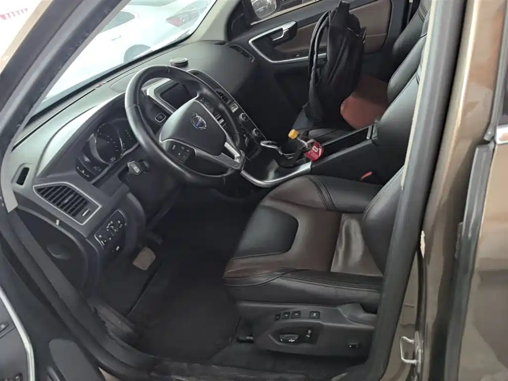 Volvo XC60 2015 — фото 15