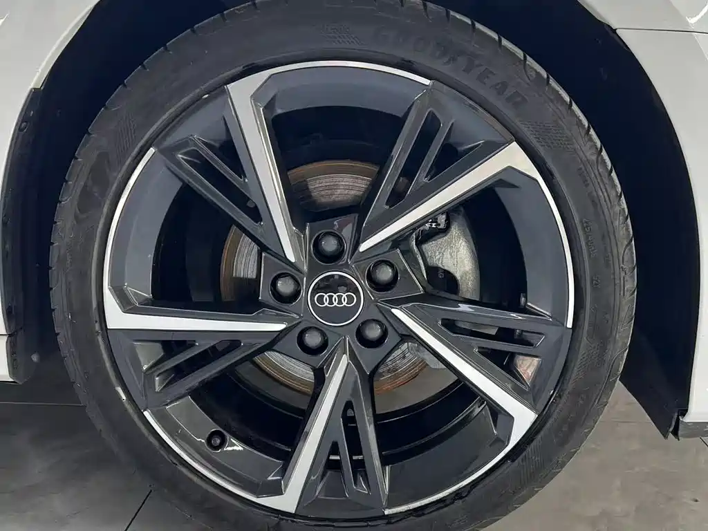 Audi A3 2023 — фото 18