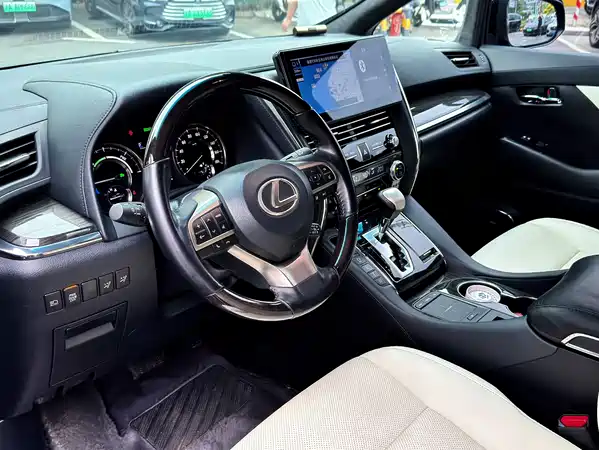 Lexus LM 2022
