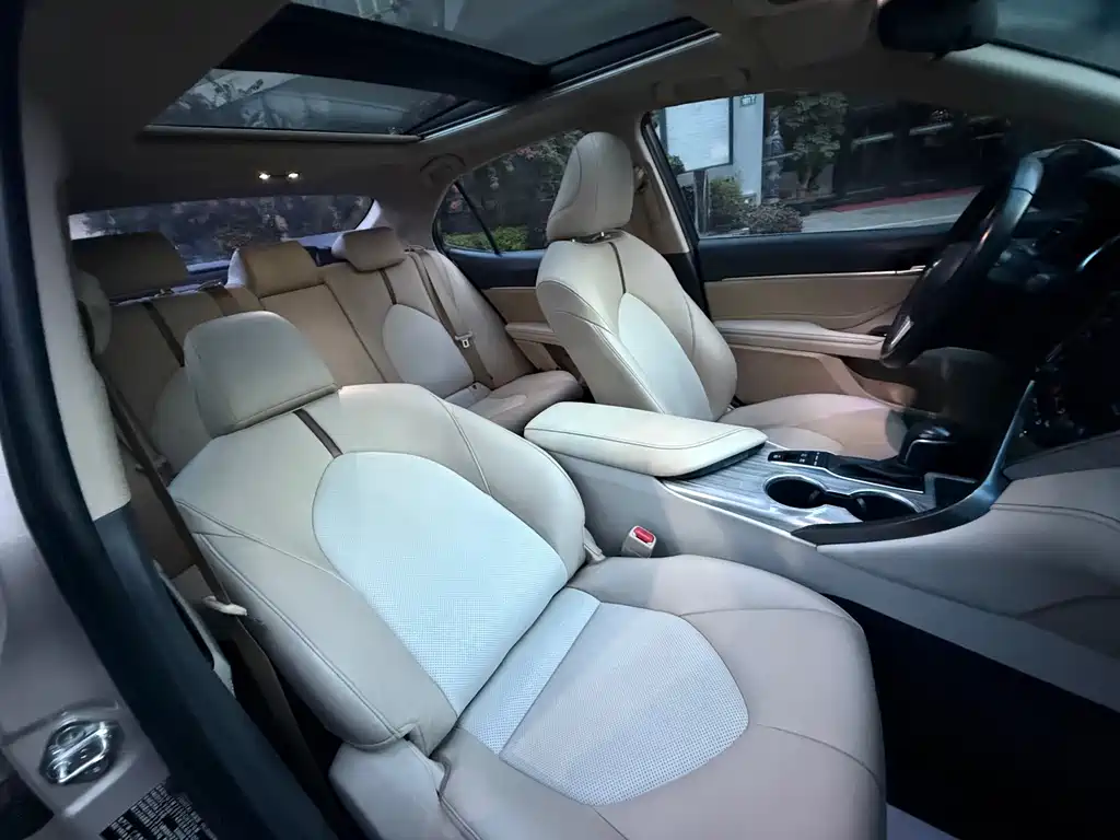 Toyota Camry 2019 — фото 18