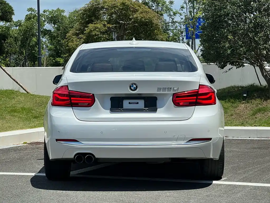 BMW 3 Series 2019 — фото 20