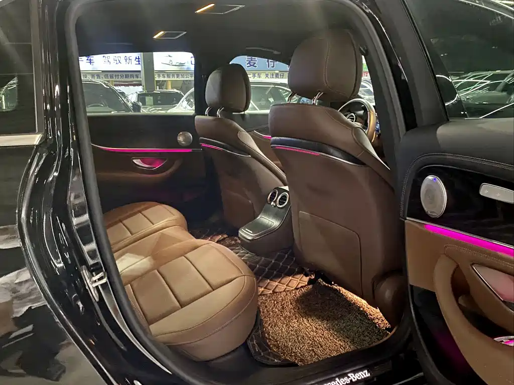 Mercedes-Benz E-Class 2022 — фото 10