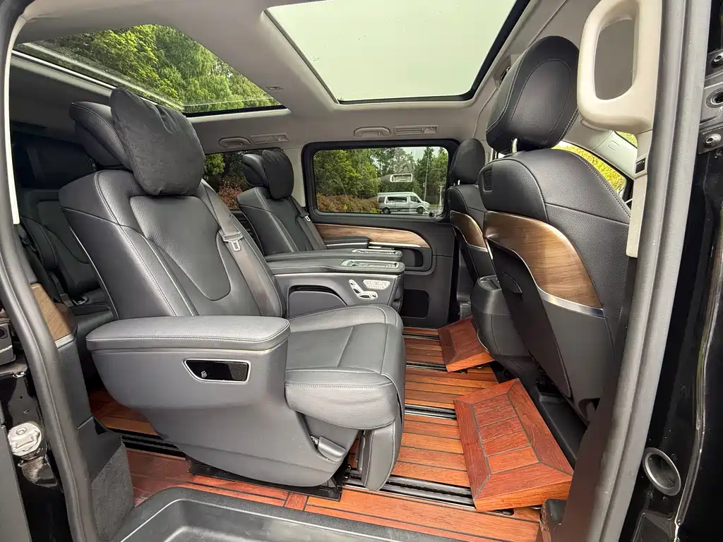 Mercedes-Benz V-Class 2021 — фото 11