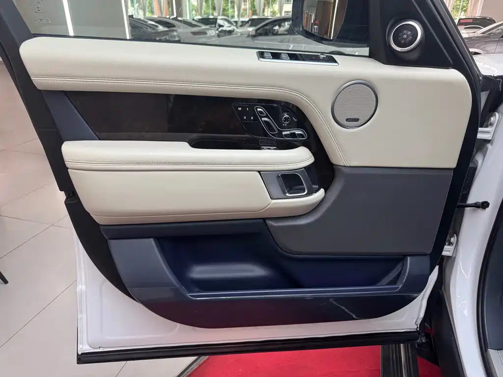 Land Rover Range Rover 2020 — фото 11