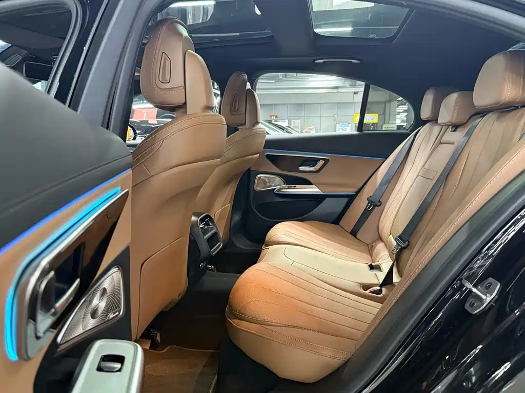 Mercedes-Benz E-Class 2025 — фото 15
