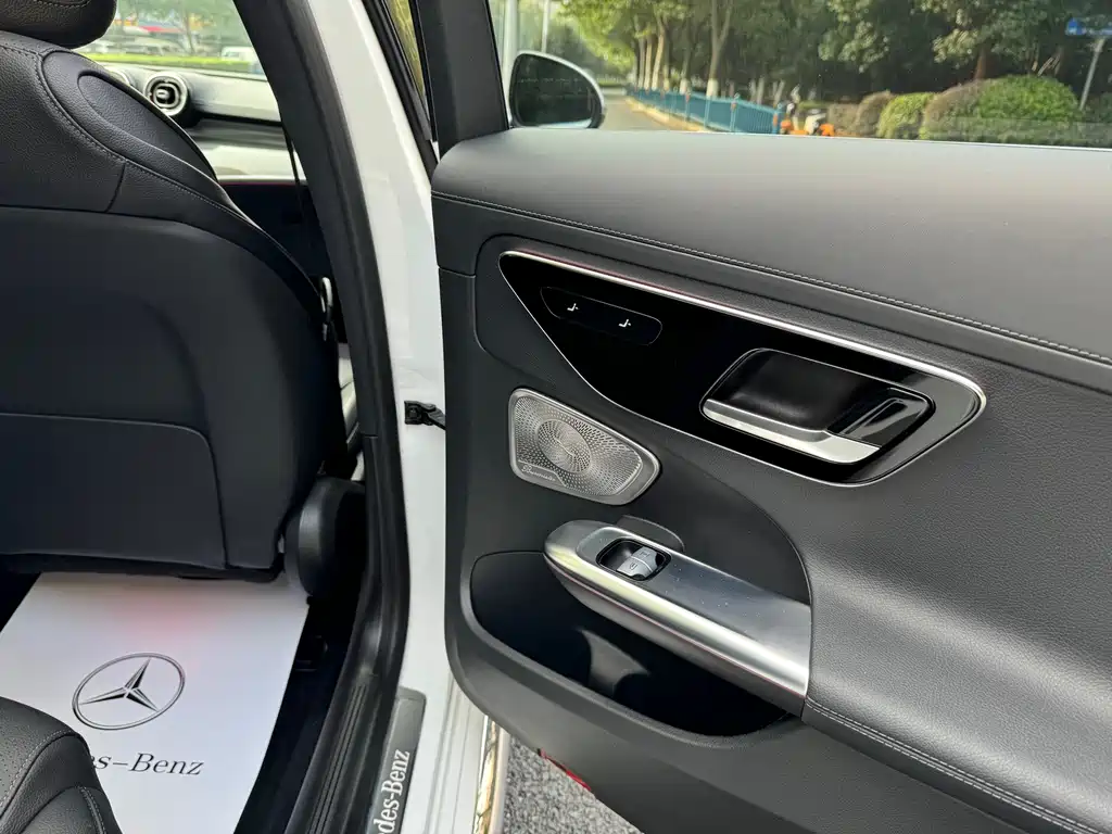 Mercedes-Benz C-Class 2024 — фото 14
