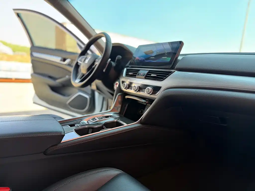 Honda Accord 2022 — фото 11