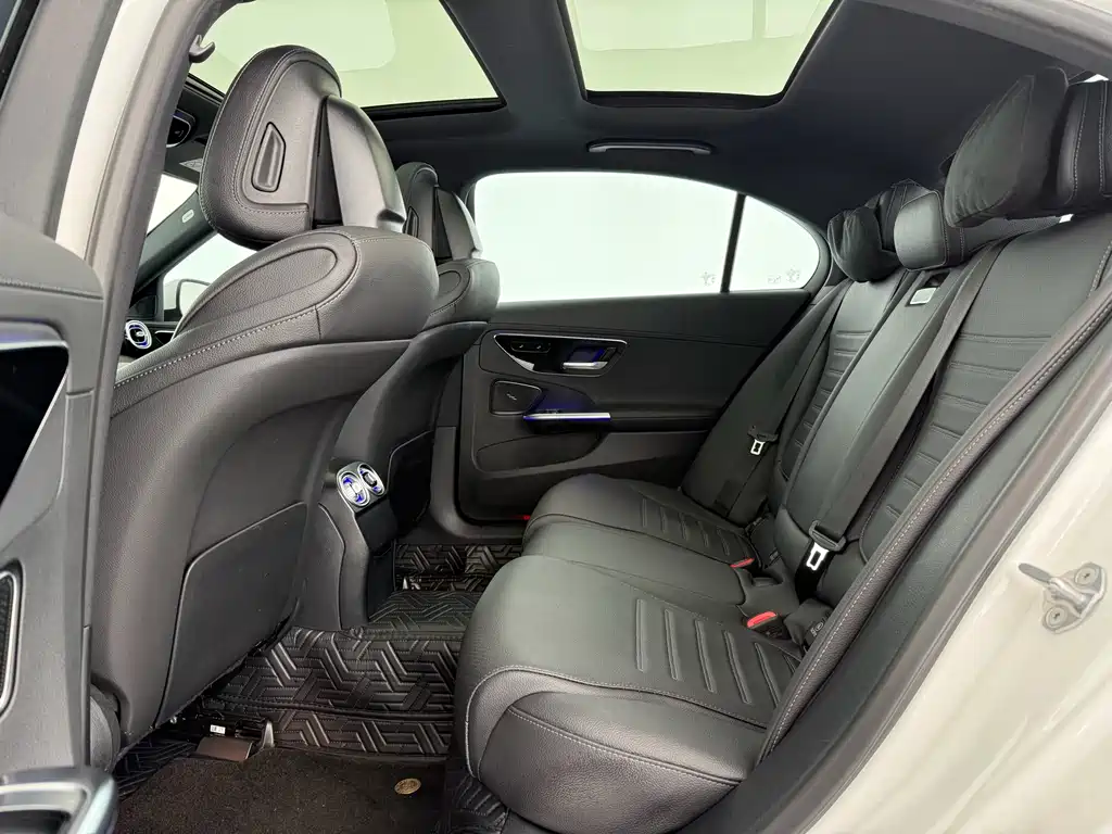 Mercedes-Benz C-Class 2023 — фото 10