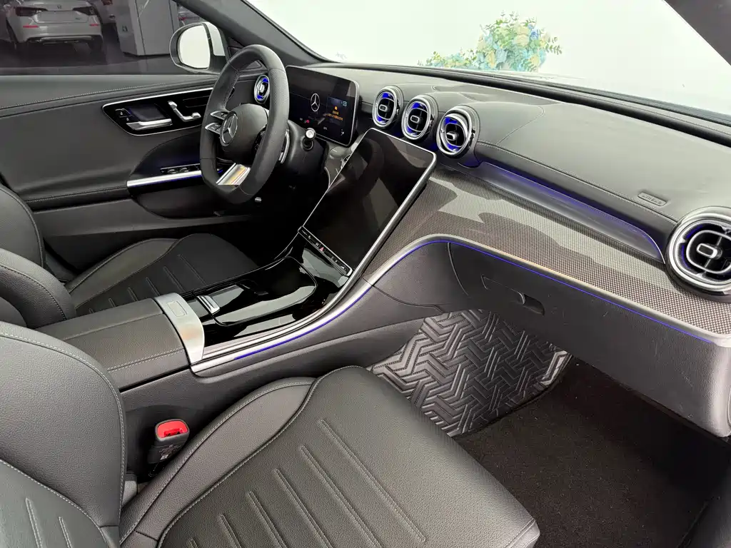Mercedes-Benz C-Class 2023 — фото 11