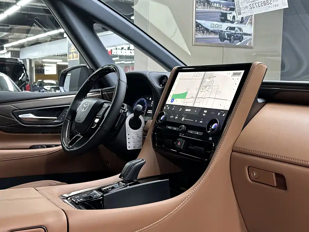 Toyota Alphard — фото 19