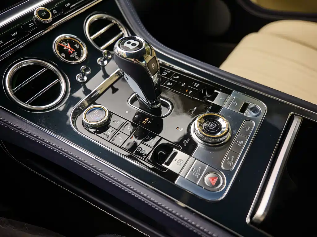 Bentley Continental 2024 — фото 15