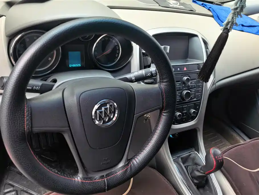 Buick Excelle 2013 — фото 12