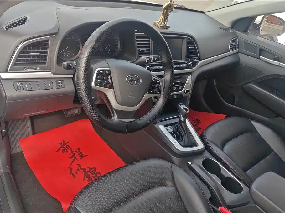 Hyundai Elantra 2019 — фото 12