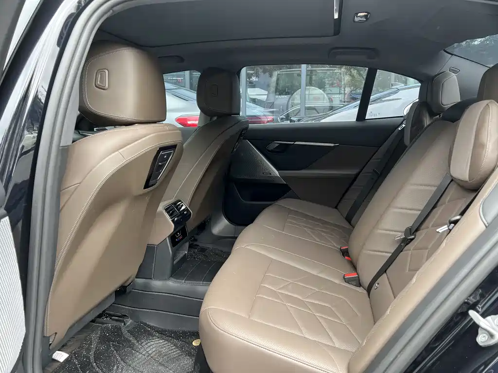 GAC Trumpchi E8 PHEV 2024 — фото 10