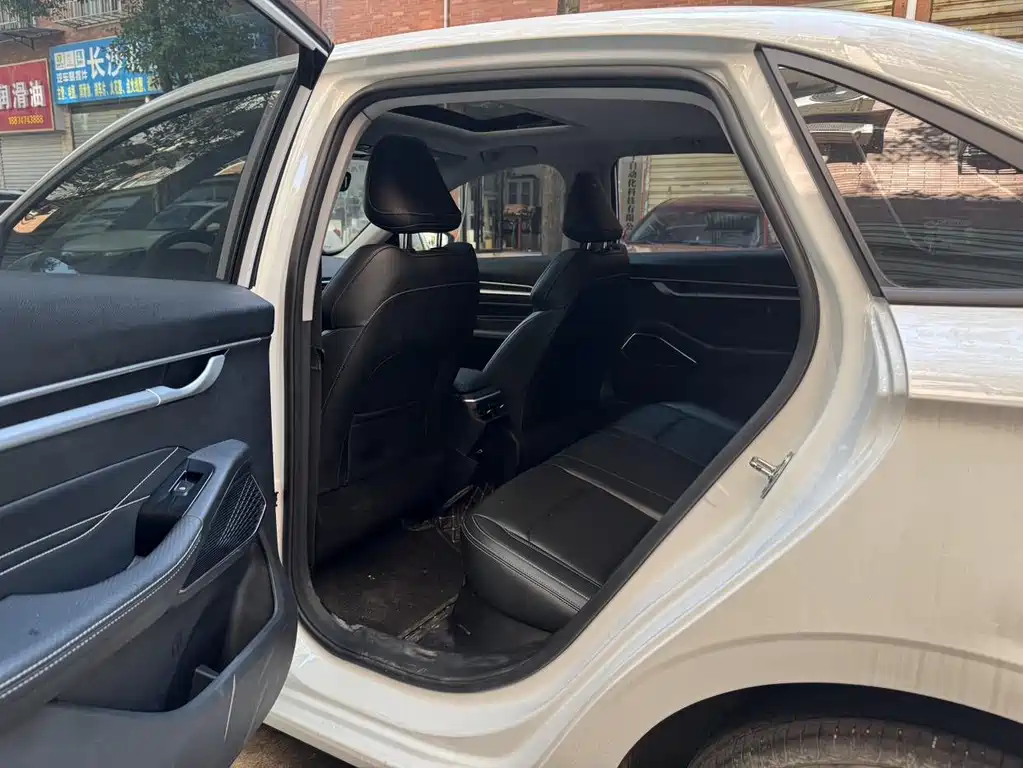Geely Emgrand 2021