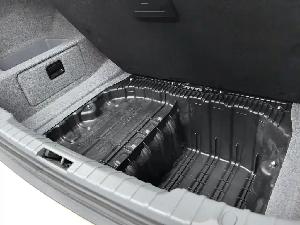 BMW 3 Series 2010 — фото 13