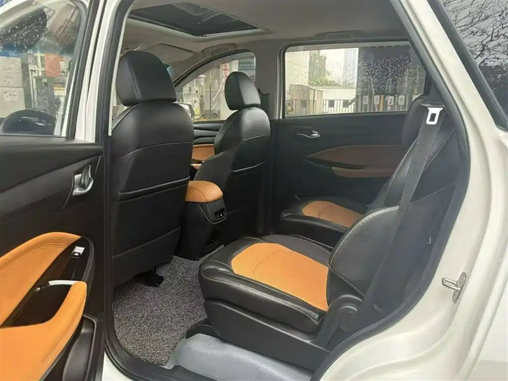 Wuling Hongguang S3 2018 — фото 14