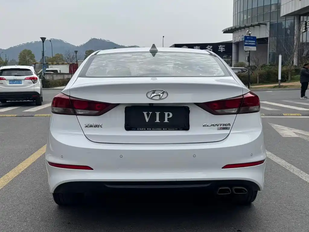 Hyundai Elantra 2019 — фото 4