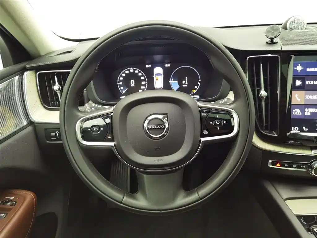 Volvo XC60 PHEV 2020 — фото 11