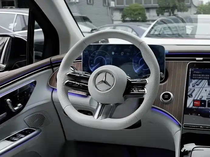 Mercedes-Benz EQE SUV 2026 — фото 17