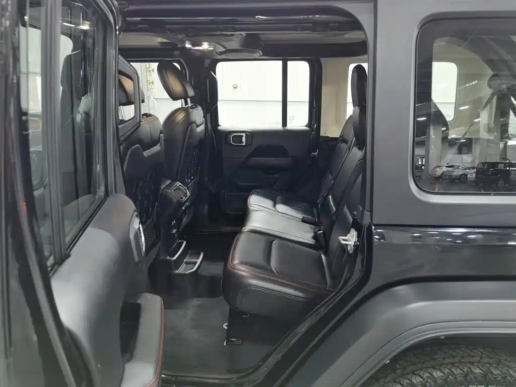 Jeep Wrangler 2024 — фото 15