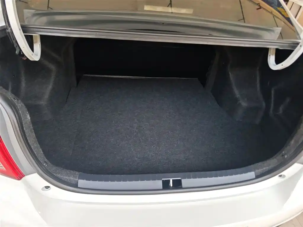 Toyota Yaris L 2020 — фото 19