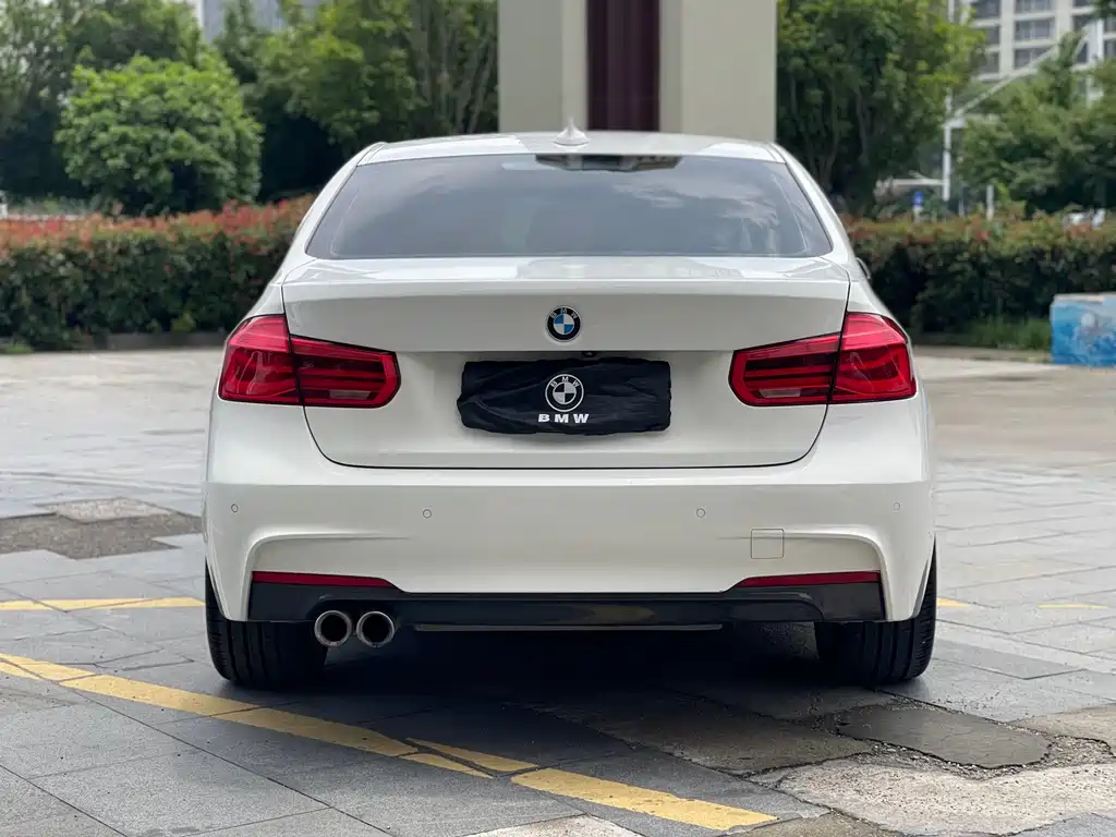 BMW 3 Series 2018 — фото 9