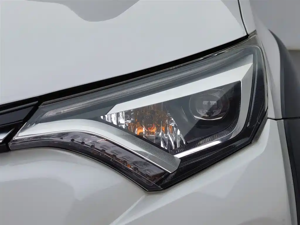 Toyota RAV4 2019 — фото 7