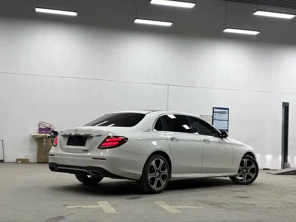 Mercedes-Benz E-Class 2017 — фото 15