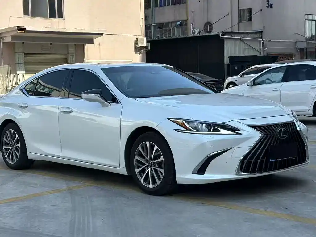 Lexus ES 2020 — фото 3