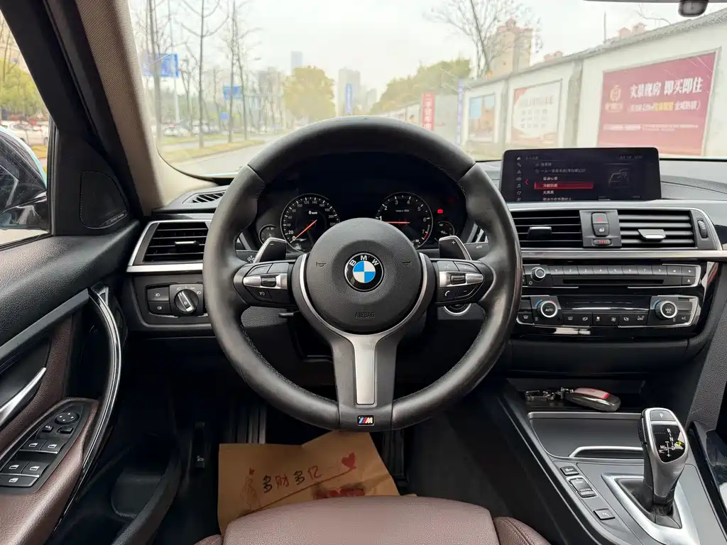 BMW 3 Series 2019 — фото 14