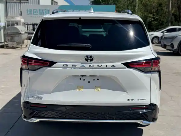 Toyota Granvia 2026