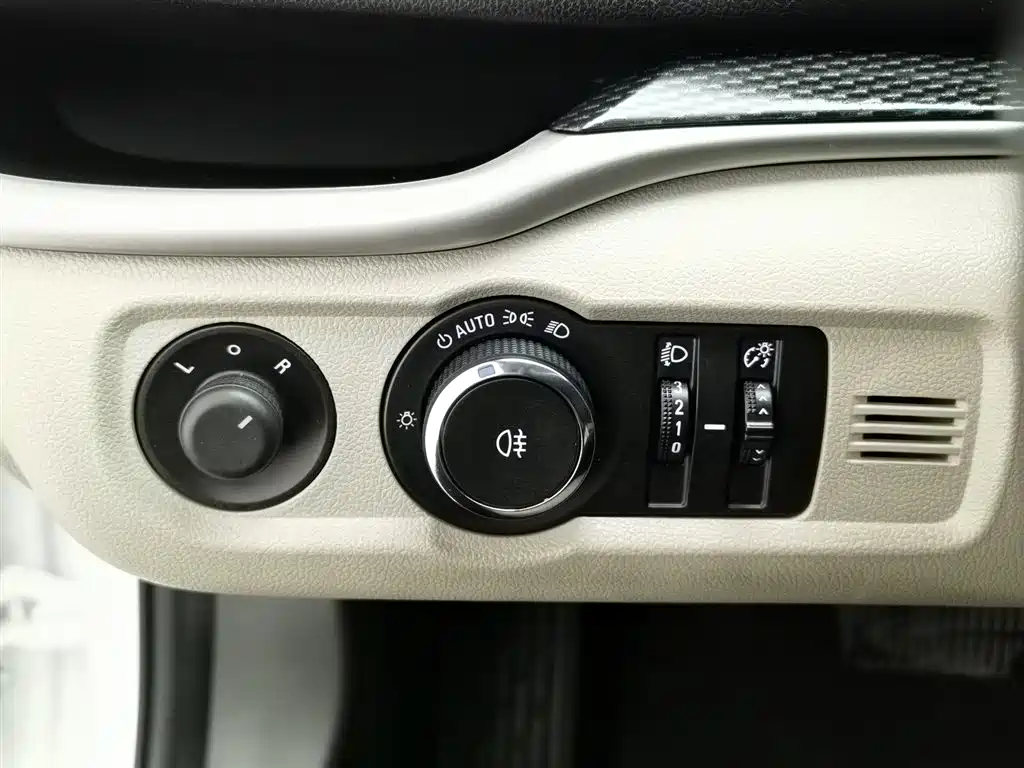 Buick Excelle 2019 — фото 21