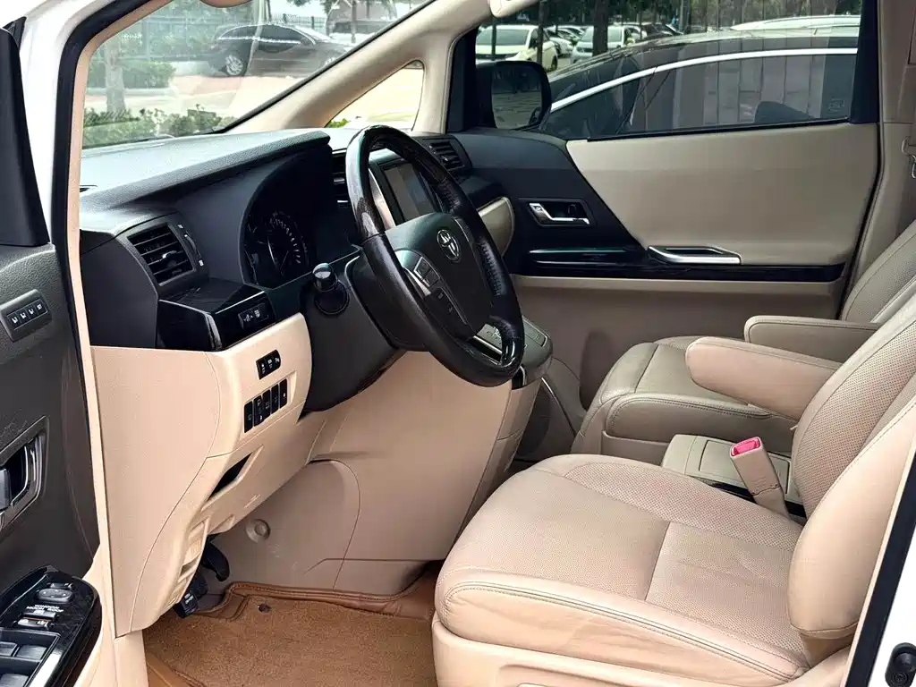 Toyota Alphard 2013