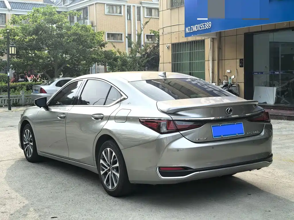 Lexus ES 2023 — фото 17