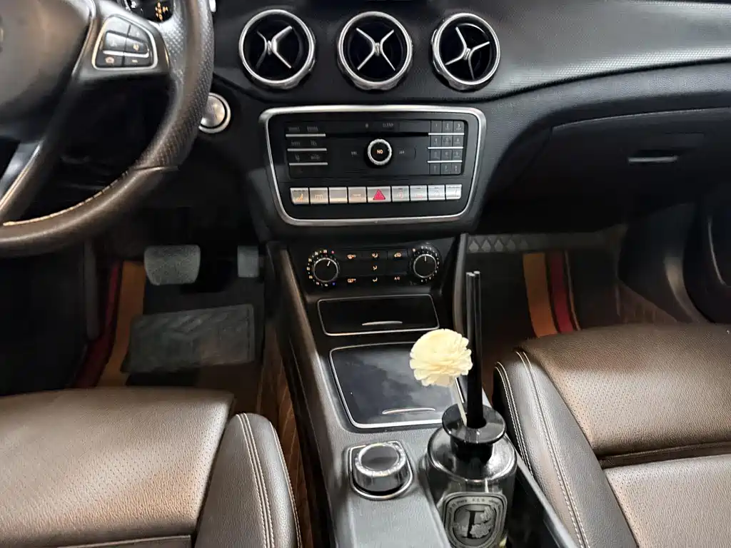 Mercedes-Benz GLA 2018 — фото 16