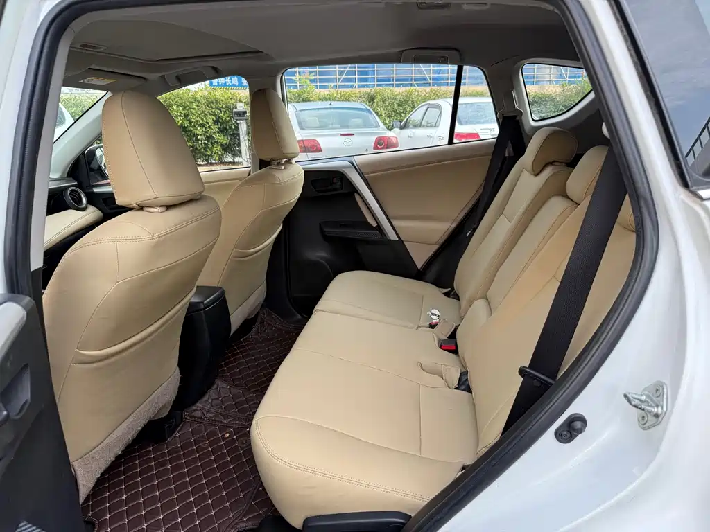 Toyota RAV4 2015 — фото 6