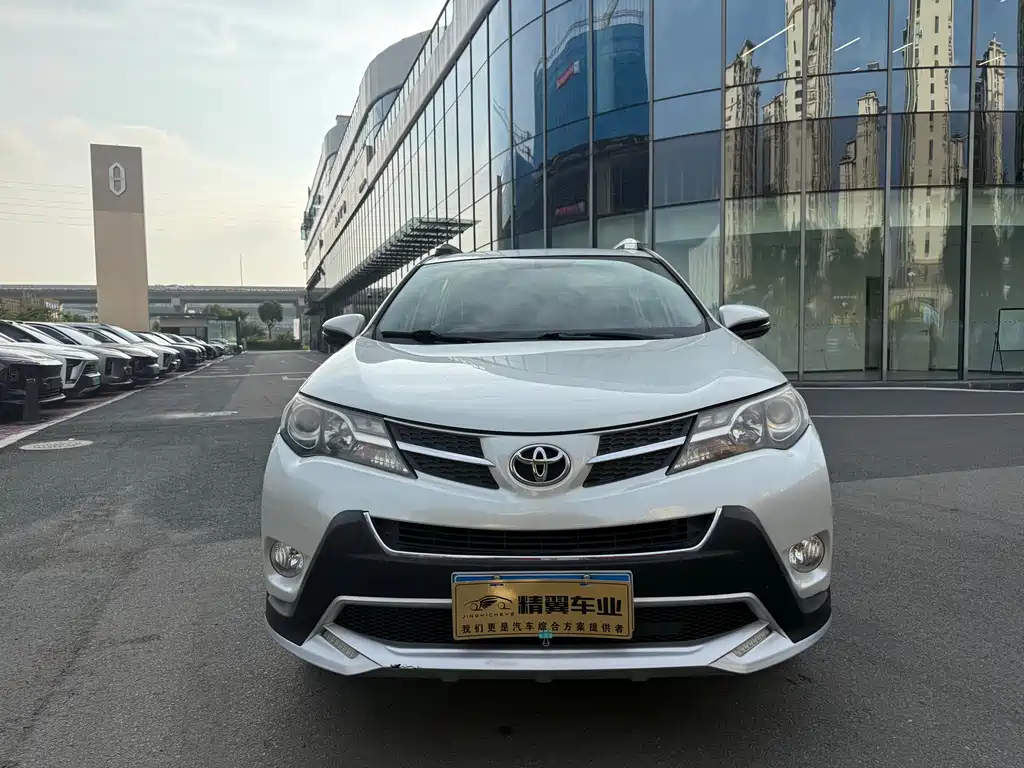 Toyota RAV4 2015 — фото 2