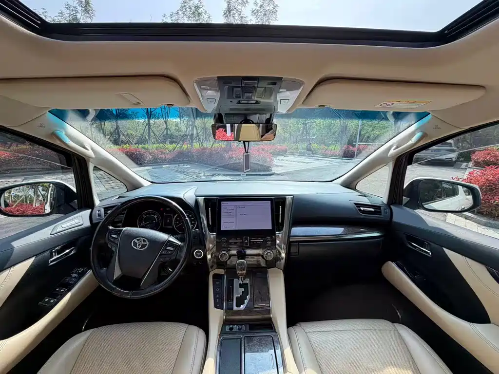 Toyota Alphard 2024 — фото 16