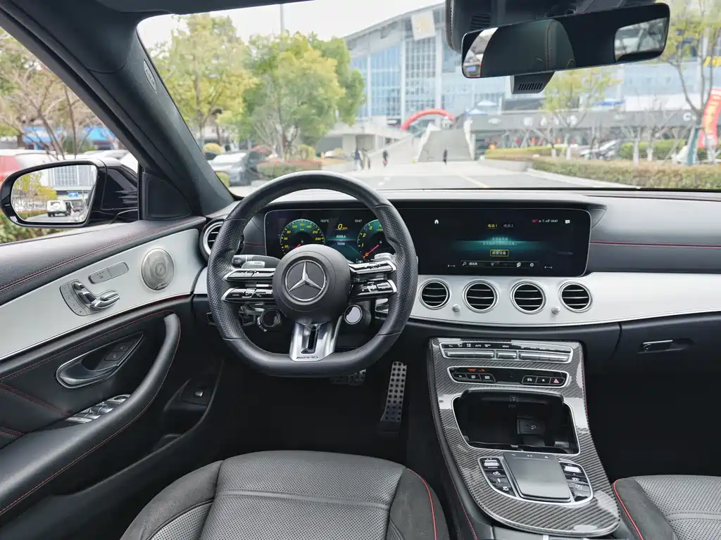 Mercedes-Benz E-Class AMG 2022 — фото 12