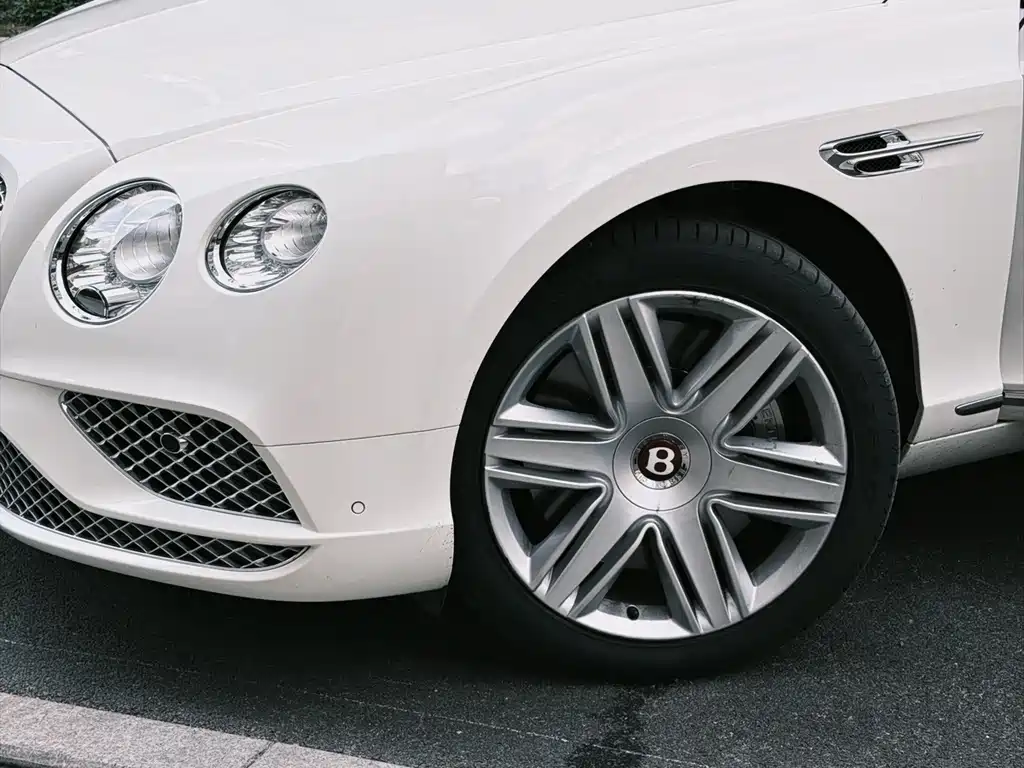 Bentley Continental 2017 — фото 15