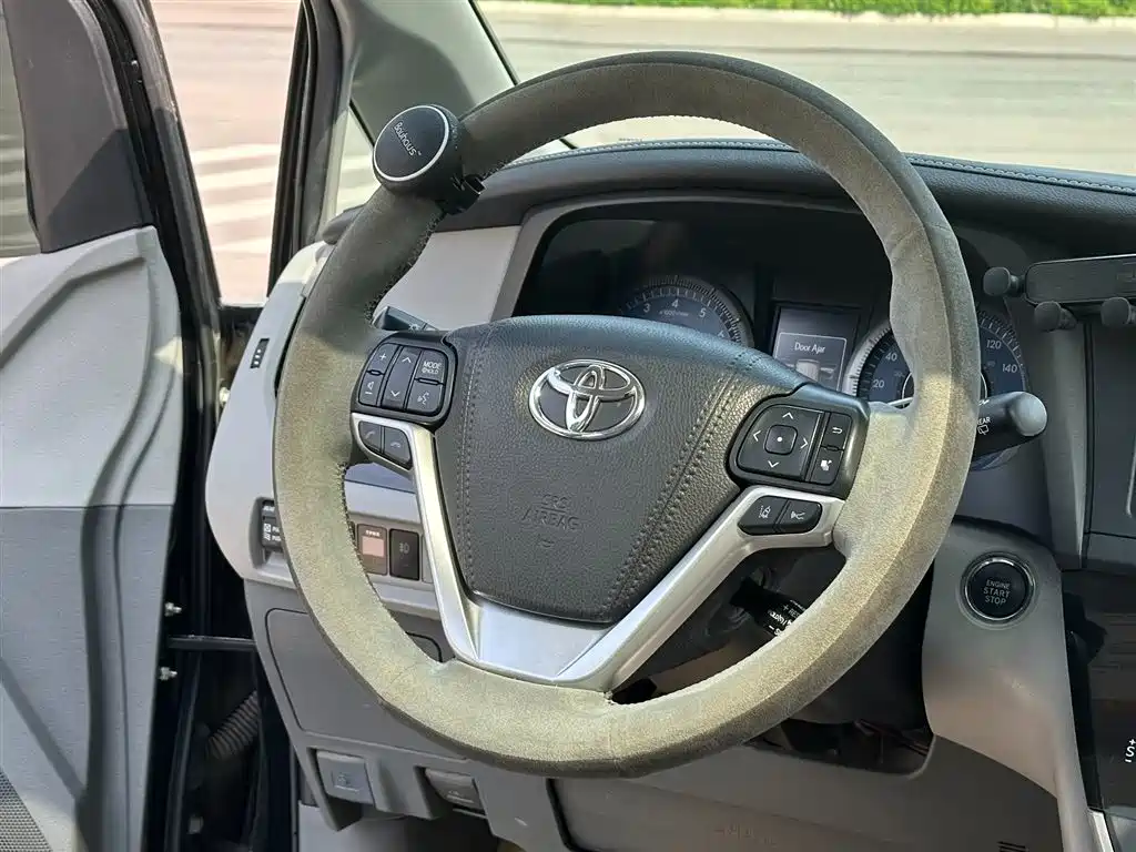 Toyota Sienna 2020 — фото 11